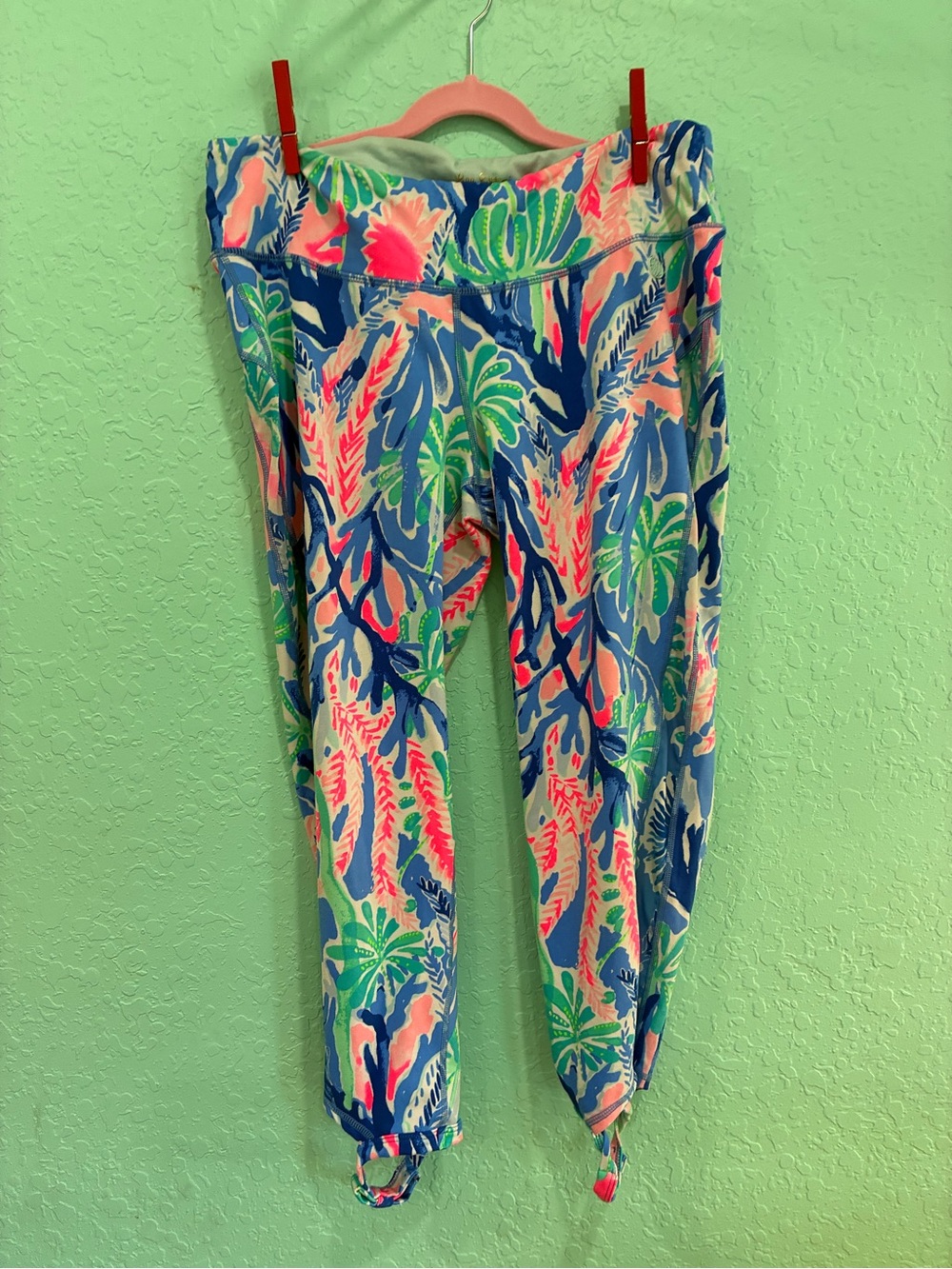 Lilly Pulitzer Luxletic leggings Jet Stream  Capri Pants Pink Blue L active yoga